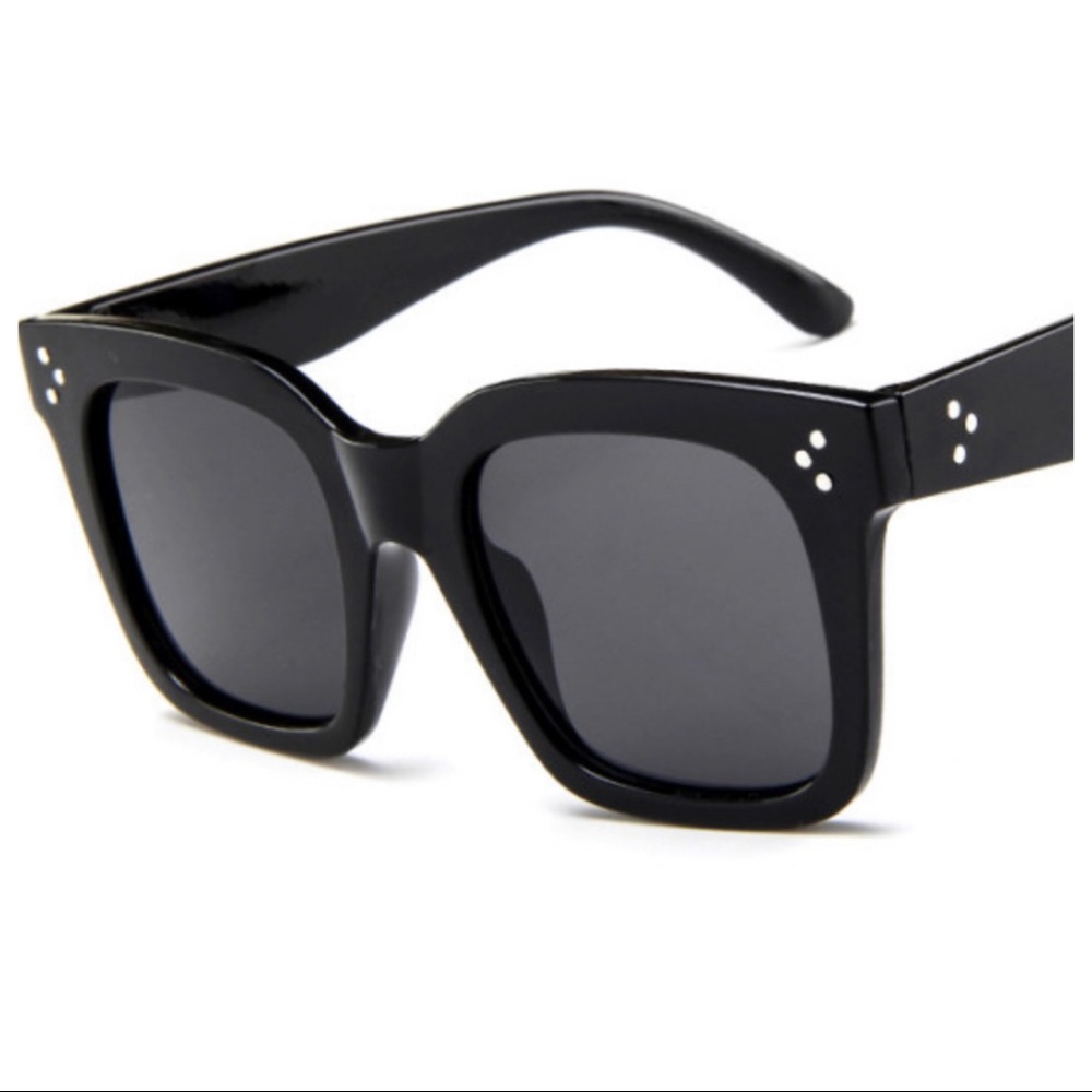 Must Have Fabulous Oversized frames Sunglasses - Picture 4 of 10
